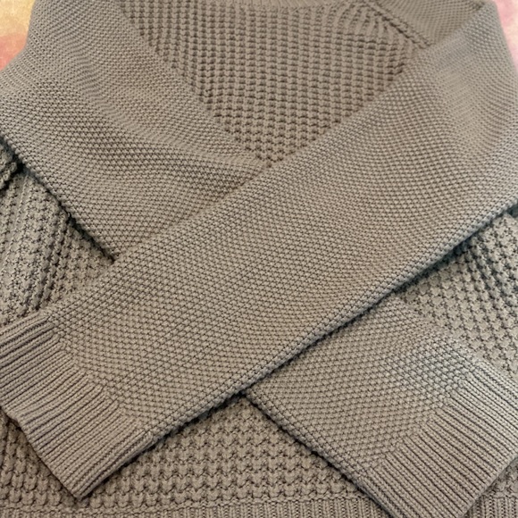 Forever 21 Long Sleeve Pullover - Picture 7 of 8